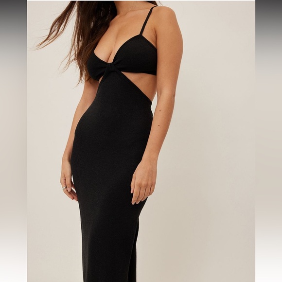 Elegant Black Maxi Dress - Picture 2 of 9